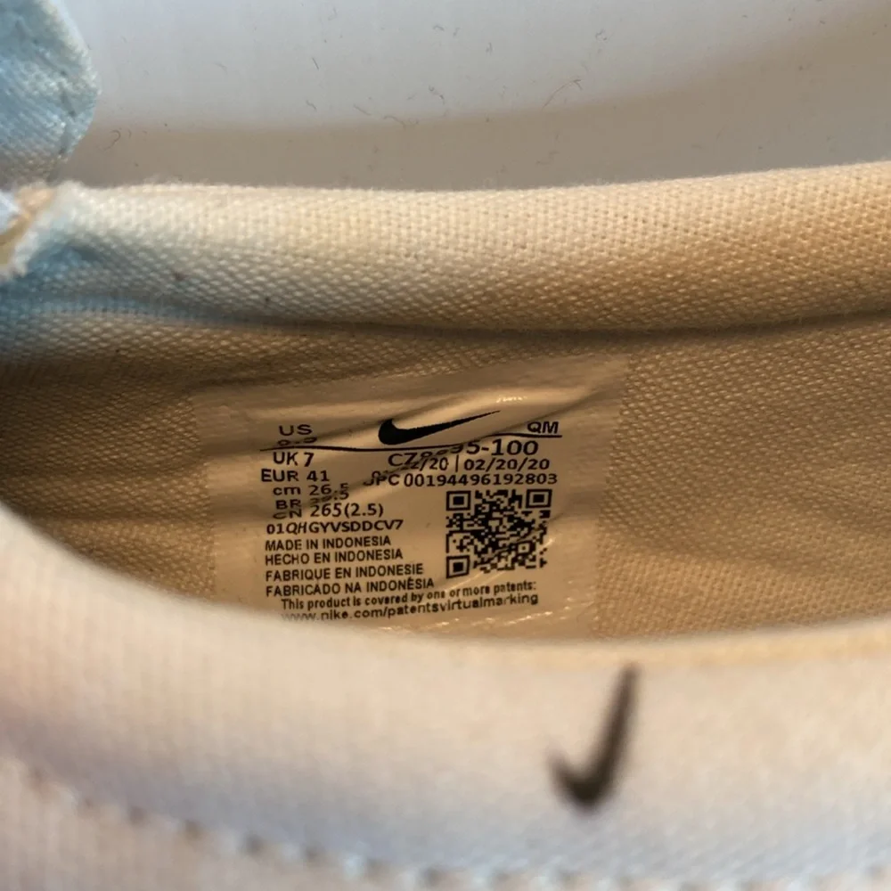 Size 9.5 Nike white slip on surfer skater‎ style with swooshes all over. 5